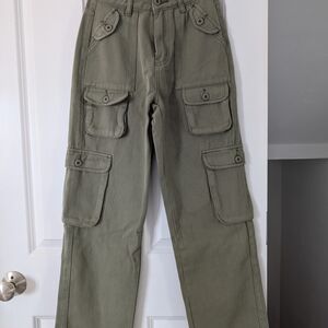 SHEIN Women's Green Cargo Pants